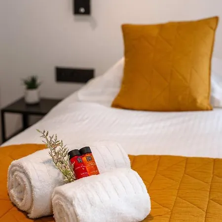 Brand New With Two Sunny Terraces And Private Parking 公寓